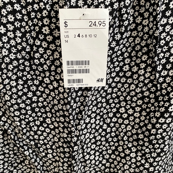 NWT Floral off the shoulder top - Picture 2 of 3